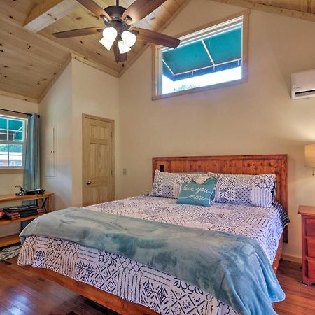 Cozy Riverfront Cabin With Private Deck And Hot Tub! Bryson City Exterior foto