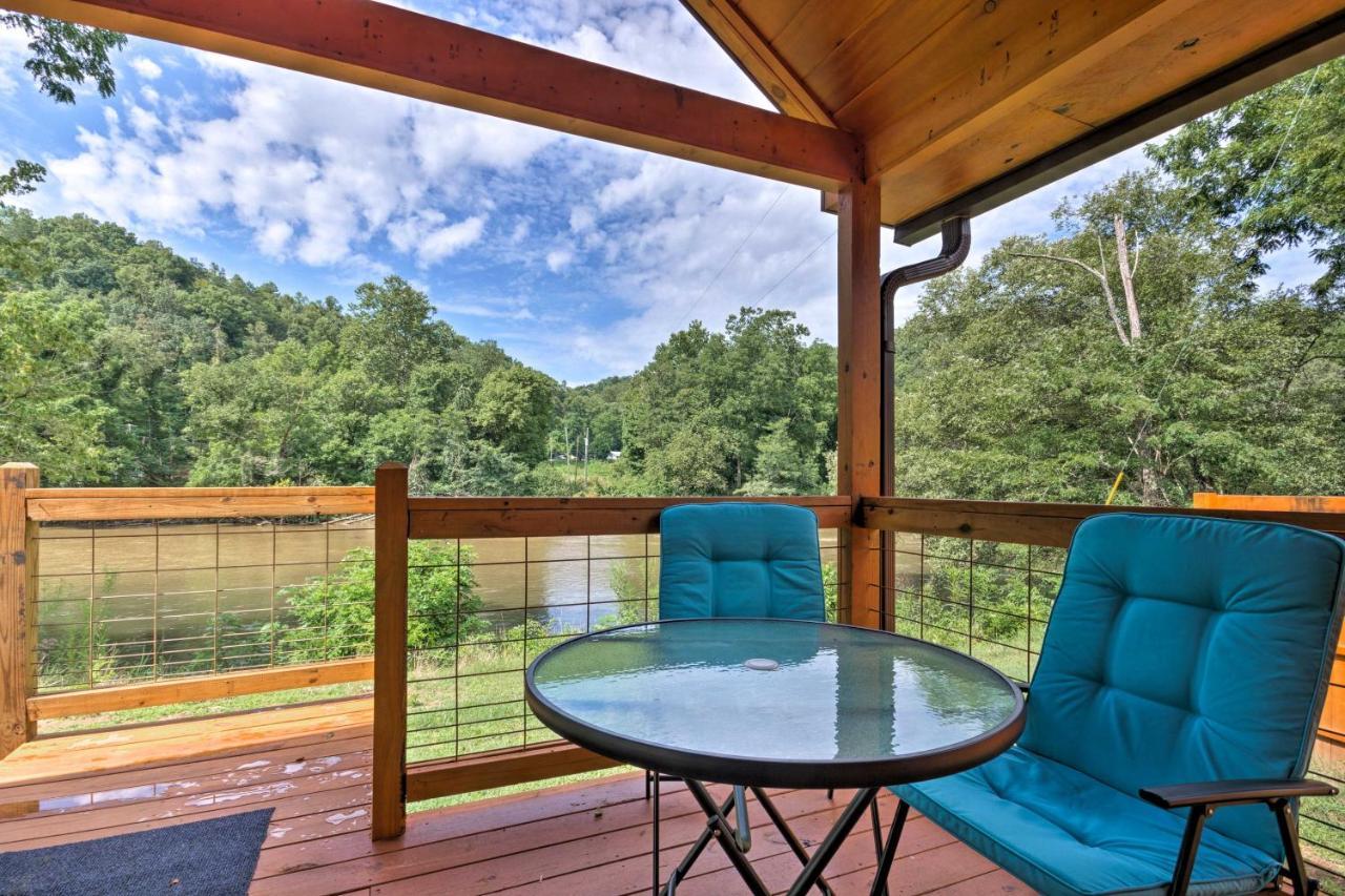 Cozy Riverfront Cabin With Private Deck And Hot Tub! Bryson City Exterior foto